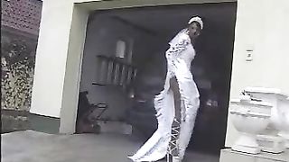 Bride pooping before the wedding