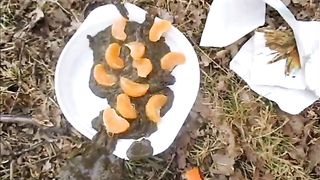 BBW girl pooping outdoor